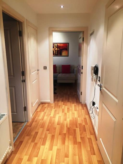 1 Bedroom Flat Near Excel, O2, Canary Wharf - * Лондон