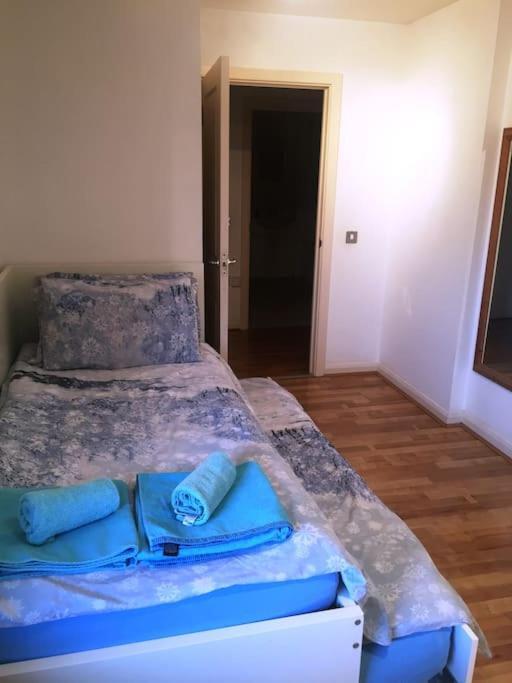 1 Bedroom Flat Near Excel, O2, Canary Wharf - Апартаменты Лондон