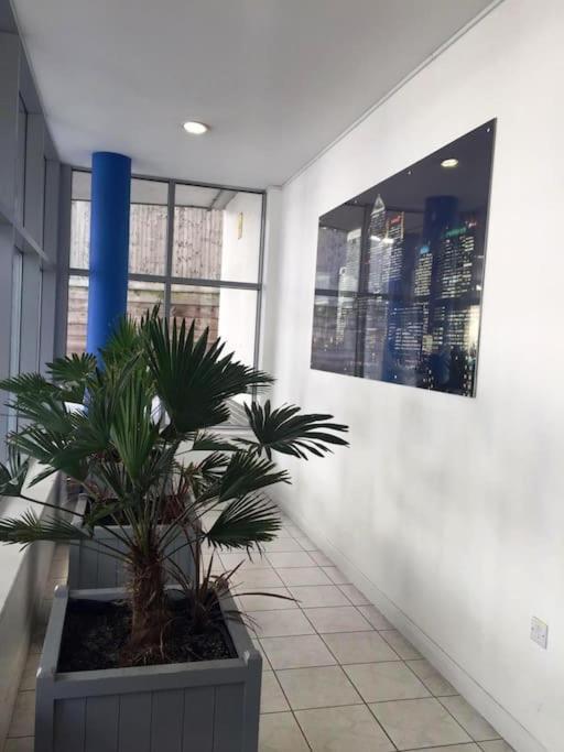 1 Bedroom Flat Near Excel, O2, Canary Wharf - Апартаменты Лондон