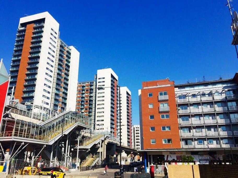 1 Bedroom Flat Near Excel, O2, Canary Wharf - Апартаменты Лондон