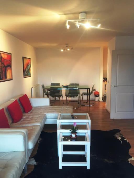 1 Bedroom Flat Near Excel, O2, Canary Wharf - Апартаменты *